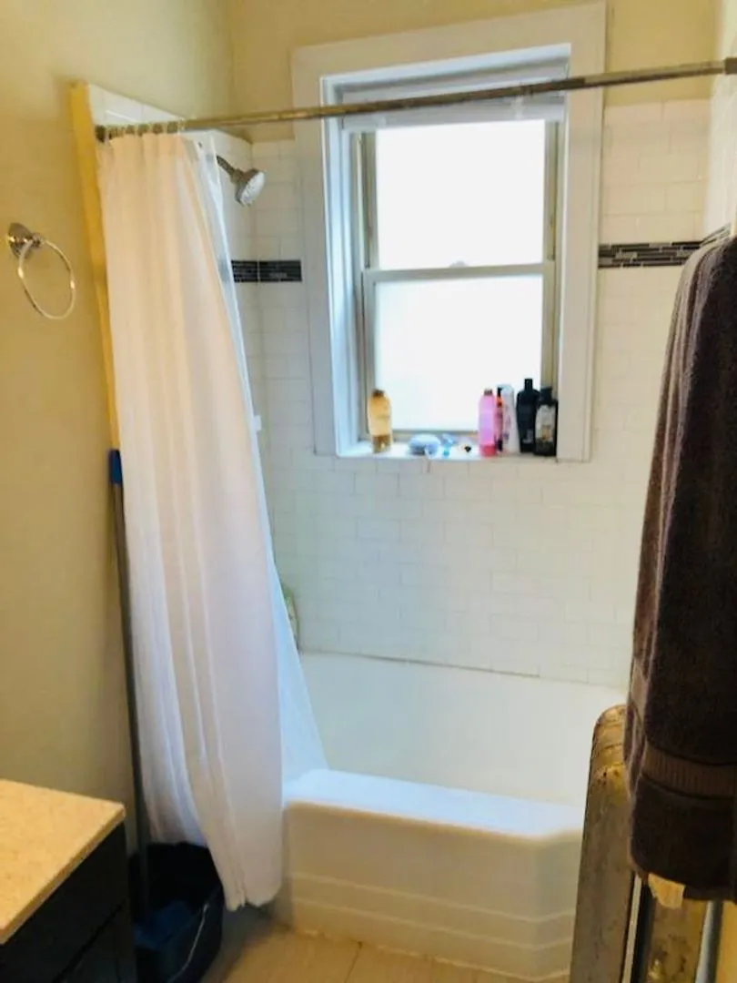1329 W Touhy Ave, ,  60626, USA 60626-unit#2S-Chicago-IL