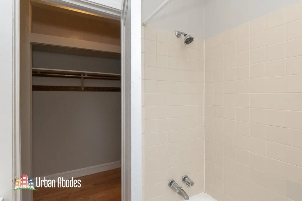 2827 N Burling St, ,  60657, USA 60657-unit#202-Chicago-IL