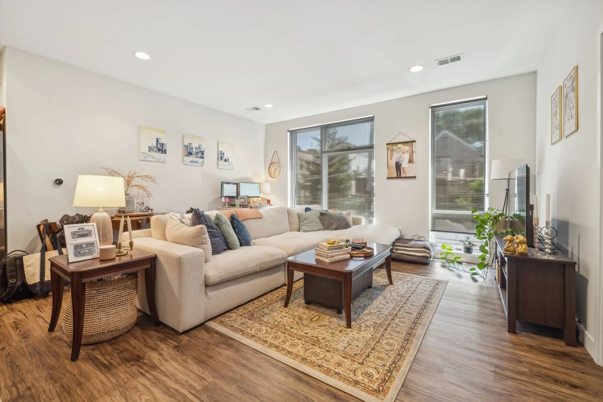 1045 W Cornelia Ave, ,  60657, USA 60657-unit#102-Chicago-IL