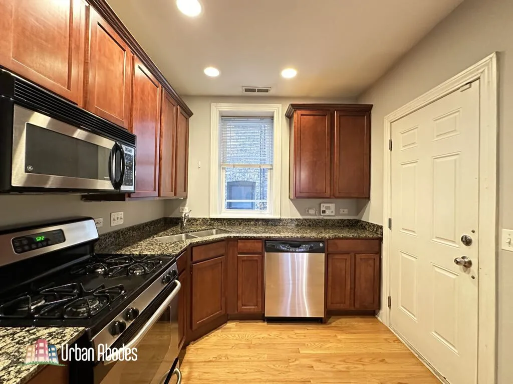3254 N Clifton Ave, ,  60657, USA 60657-unit#1W-Chicago-IL