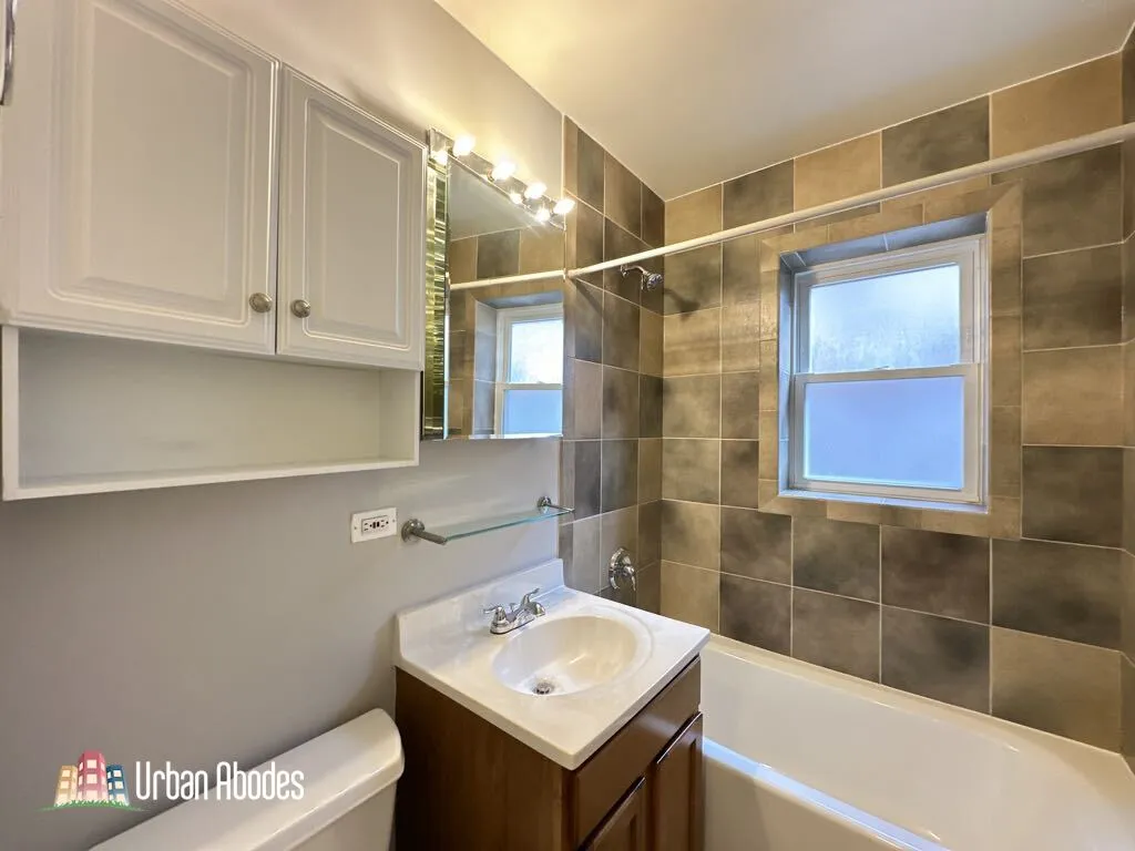 3254 N Clifton Ave, ,  60657, USA 60657-unit#1W-Chicago-IL