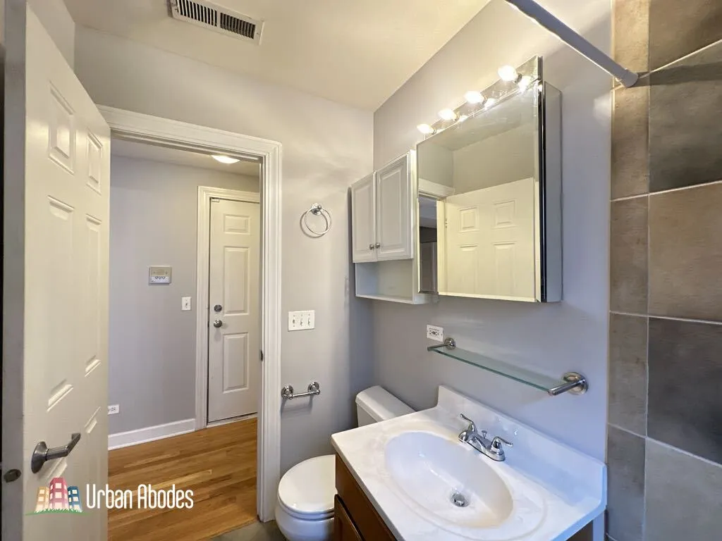 3254 N Clifton Ave, ,  60657, USA 60657-unit#1W-Chicago-IL
