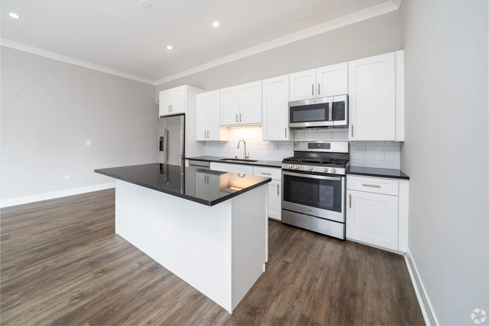 927 W Irving Park Rd, , 60613, USA 60613-unit#927-302-Chicago-IL