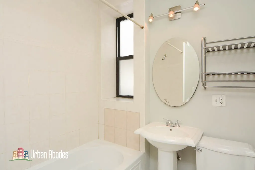 744 W Addison St, ,  60613, USA 60613-unit#1E-Chicago-IL