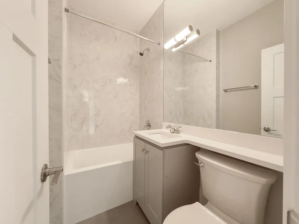 373 Hazel Ave, Glencoe,  60022, USA 60022-unit#1A-Chicago-IL