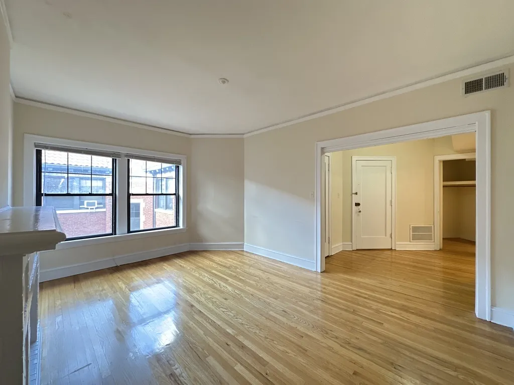1307 Oak Ave, Evanston,  60201, USA 60201-unit#3W-Chicago-IL