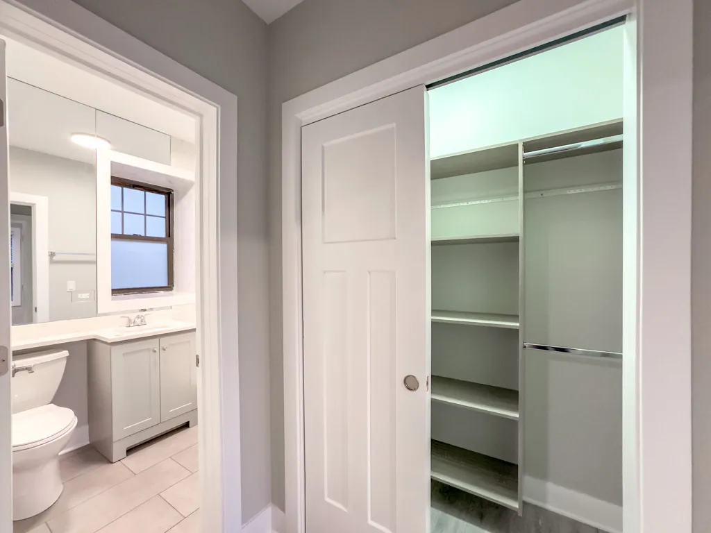 373 Hazel Ave, Glencoe,  60022, USA 60022-unit#5B-Chicago-IL