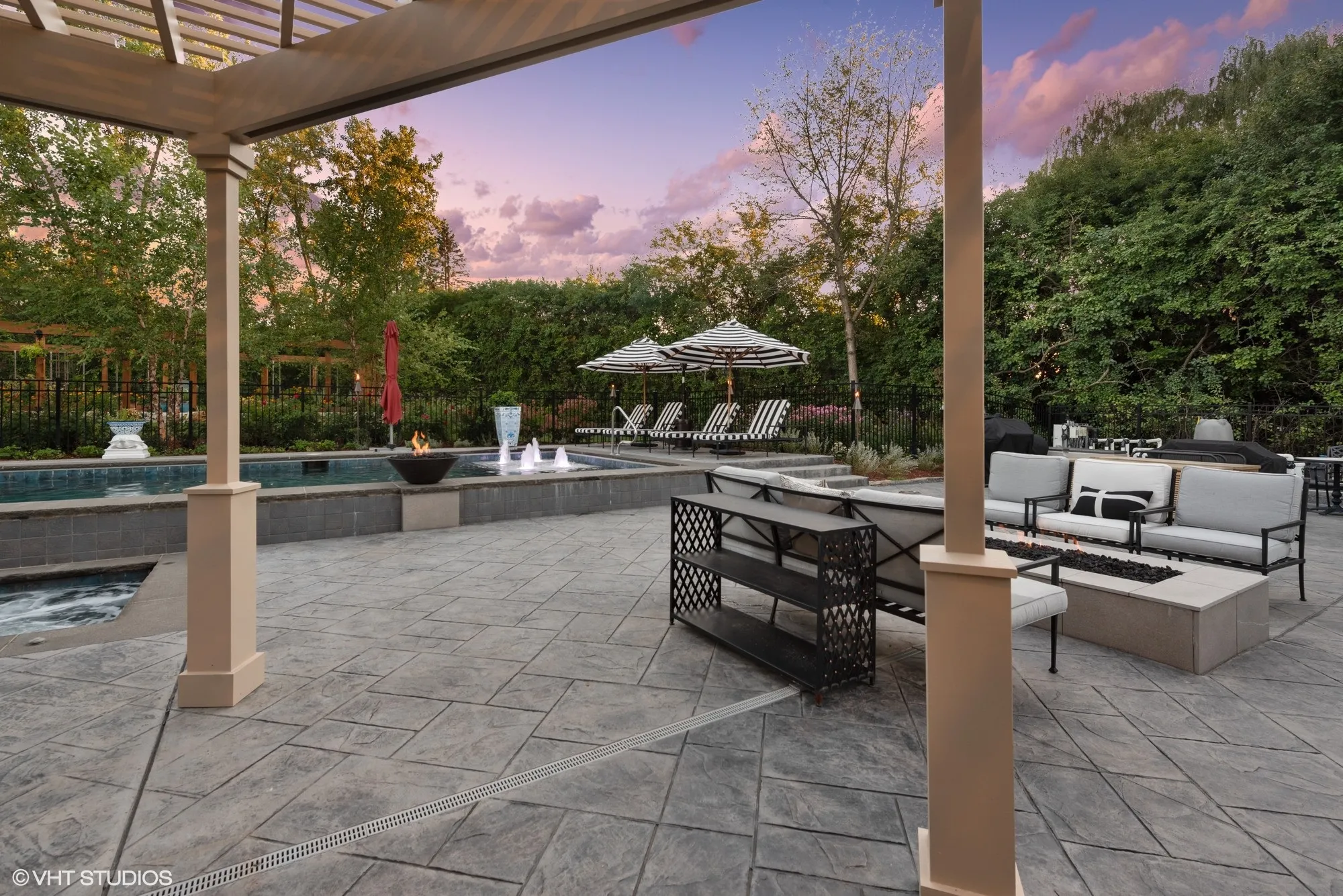 675 Old Barrington Rd, , 60010, USA 60010-North Barrington-IL