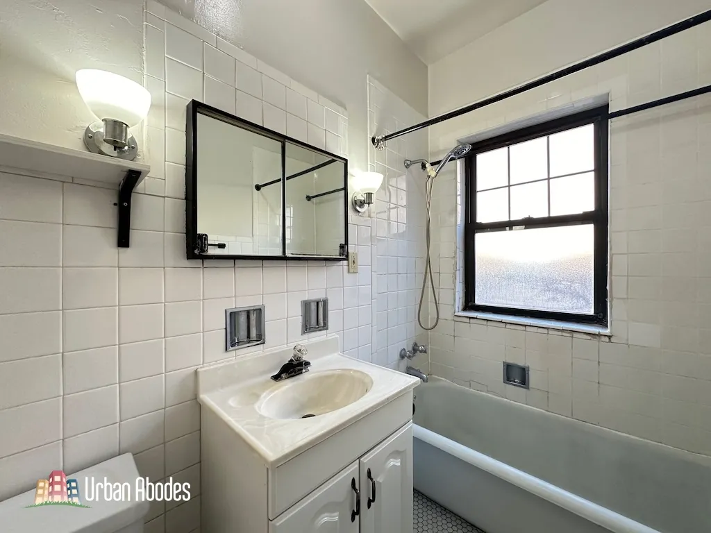 Evanston,  60201, USA 60201-unit#2H-Chicago-IL