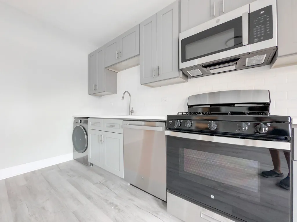 373 Hazel Ave, Glencoe,  60022, USA 60022-unit#8B-Chicago-IL