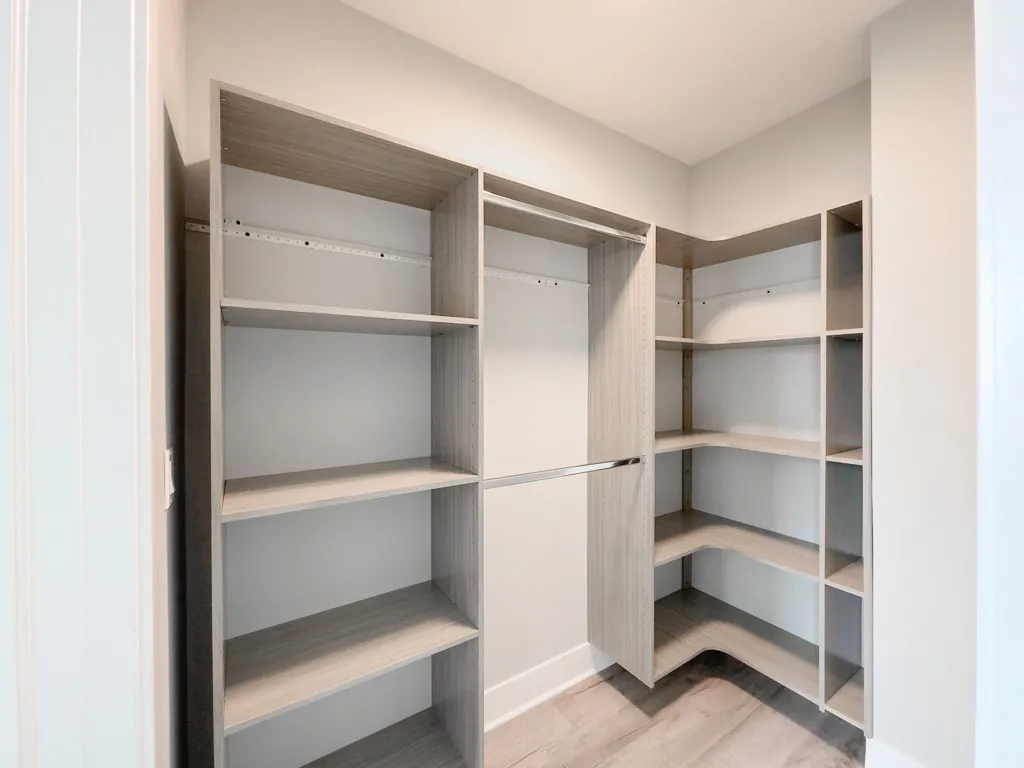 373 Hazel Ave, Glencoe,  60022, USA 60022-unit#8B-Chicago-IL