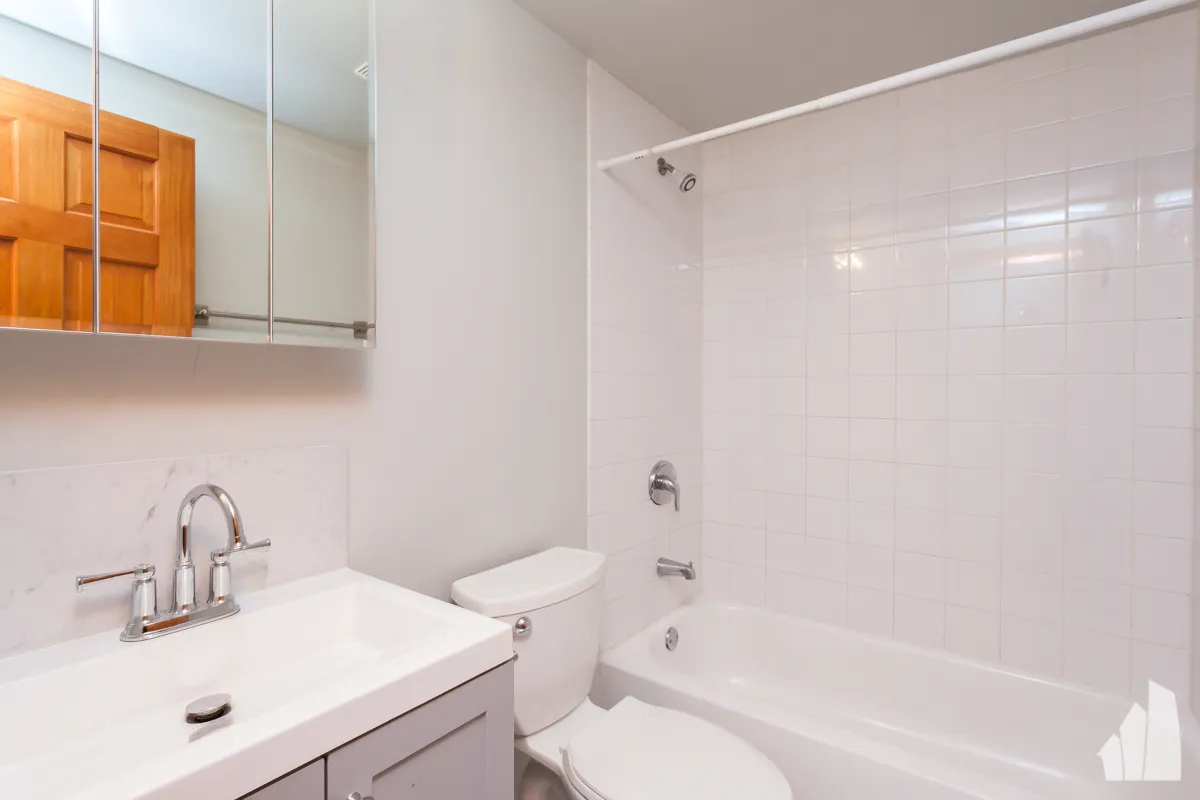 1521 N Bosworth Ave, ,  60642, USA 60642-unit#2B-Chicago-IL