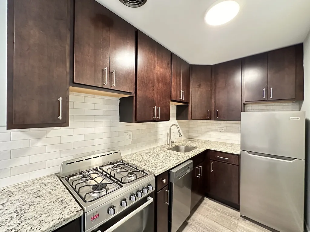 445 W Barry Ave, , 60657, USA 60657-unit#222-Chicago-IL