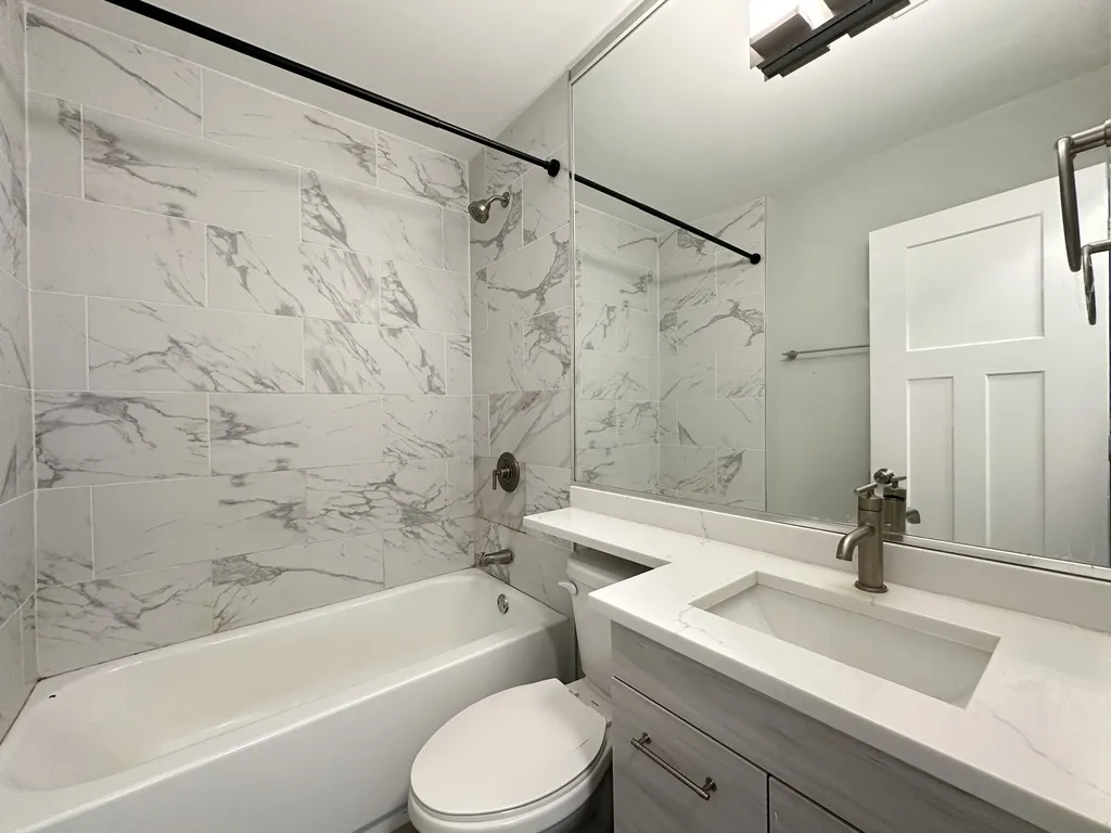 445 W Barry Ave, , 60657, USA 60657-unit#222-Chicago-IL