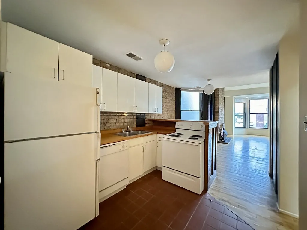 604 W Surf St, ,  60657, USA 60657-unit#3-Chicago-IL