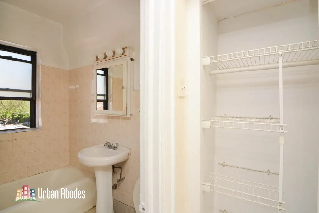 1164 N Dearborn St, ,  60610, USA 60610-unit#404-Chicago-IL