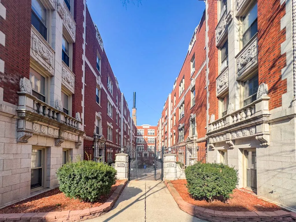 W Surf St, , 60657, USA 60657-unit#2S-Chicago-IL