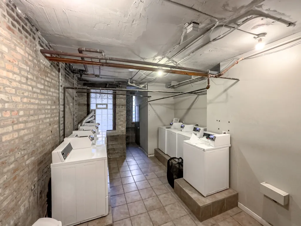 W Surf St, ,  60657, USA 60657-unit#2S-Chicago-IL