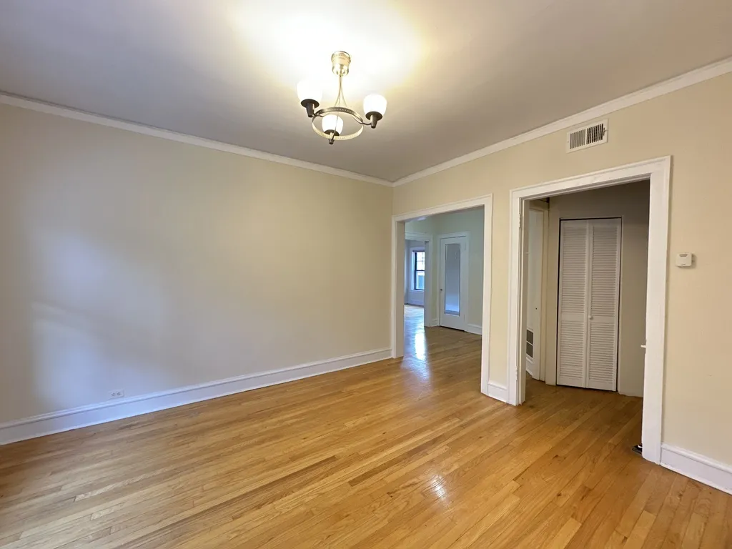 1307 Oak Ave, Evanston,  60201, USA 60201-unit#3W-Chicago-IL