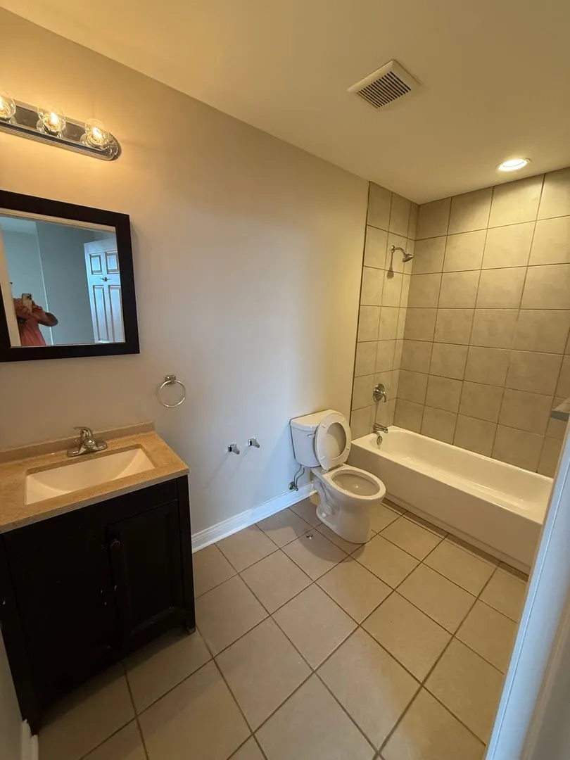 6411 N Rockwell St, ,  60645, USA 60645-unit#512-Chicago-IL