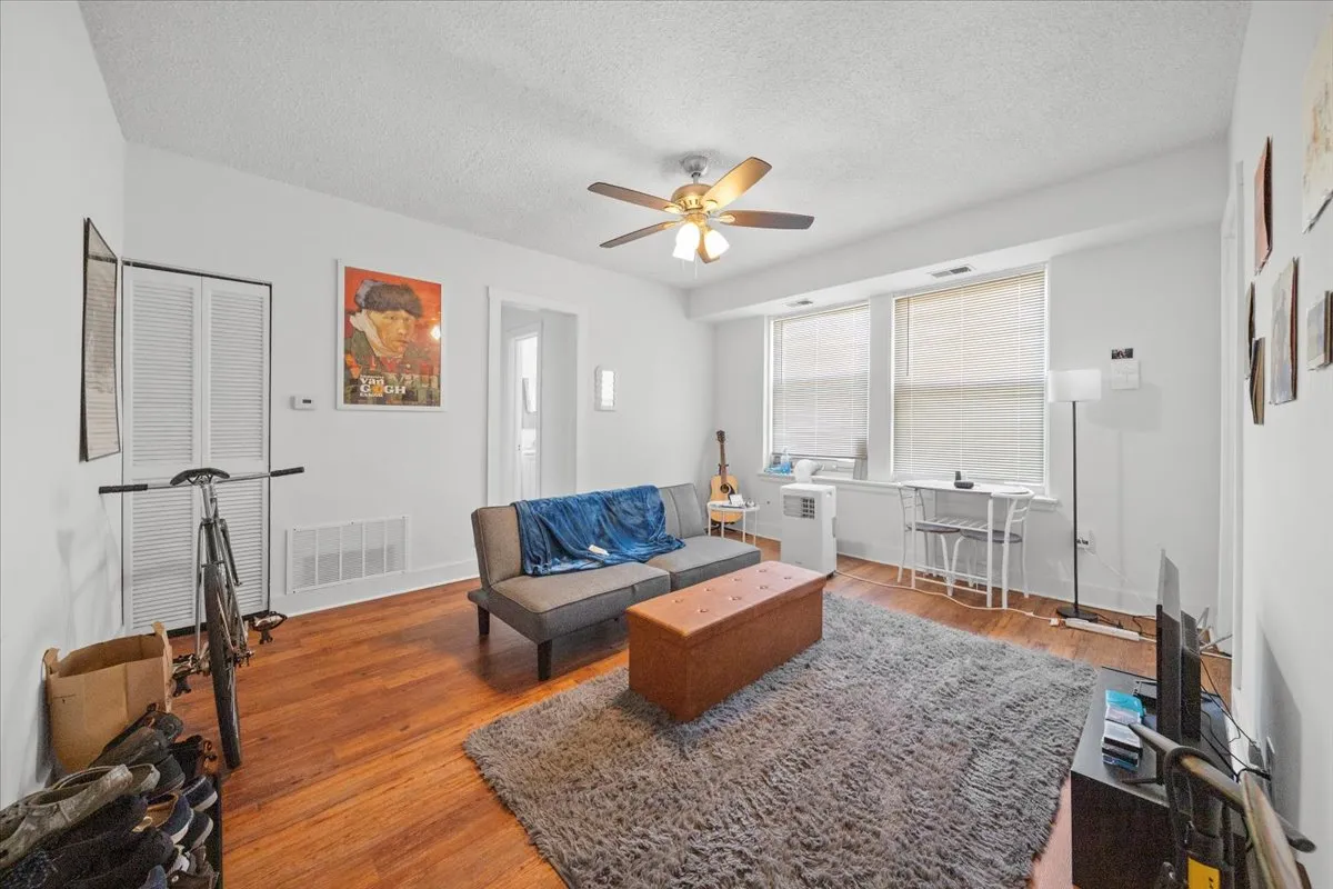 3727 N Pine Grove Ave, ,  60613, USA 60613-unit#203-Chicago-IL