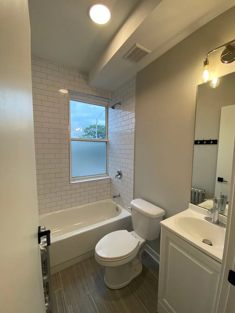3250 N Pulaski Rd, , 60641, USA 60641-unit#211-Chicago-IL