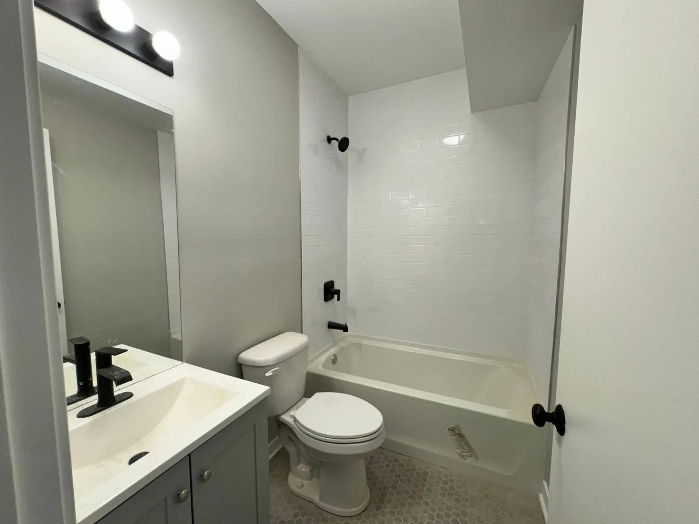 3051 W Leland Ave, ,  60625, USA 60625-unit#208-Chicago-IL