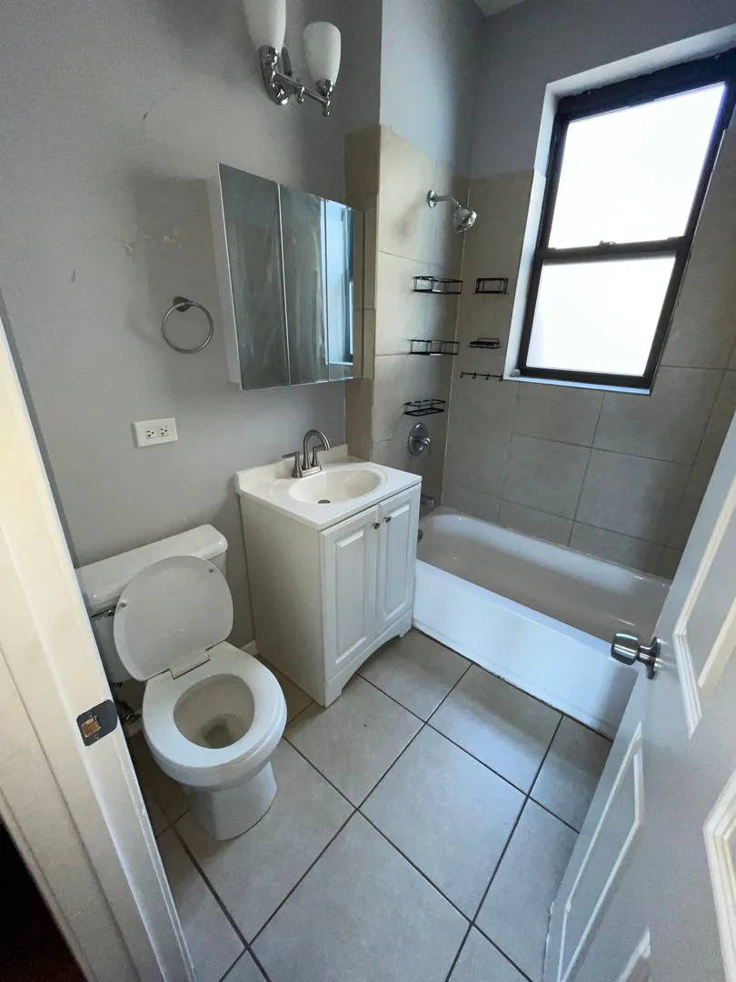 7658 S Marquette Ave, ,  60649, USA 60649-unit#1-Chicago-IL