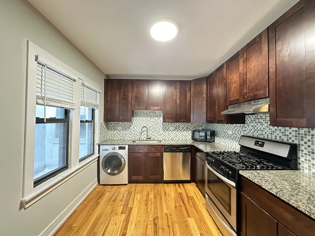 811 Elm St, Winnetka,  60093, USA 60093-unit#209-Chicago-IL