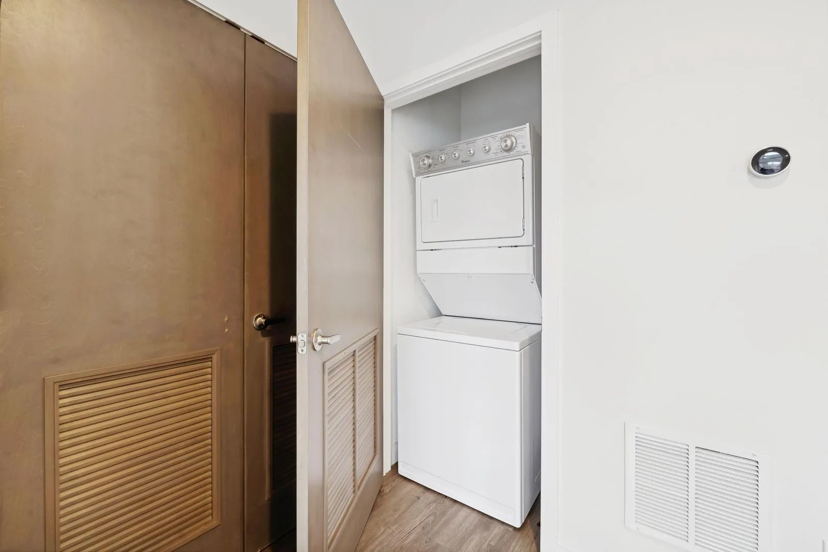 4027 N Broadway #501, ,  60613, USA 60613-Chicago-IL