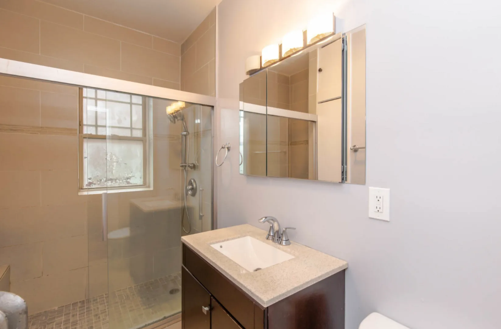 1337 W Touhy Ave, ,  60626, USA 60626-unit#3N-Chicago-IL