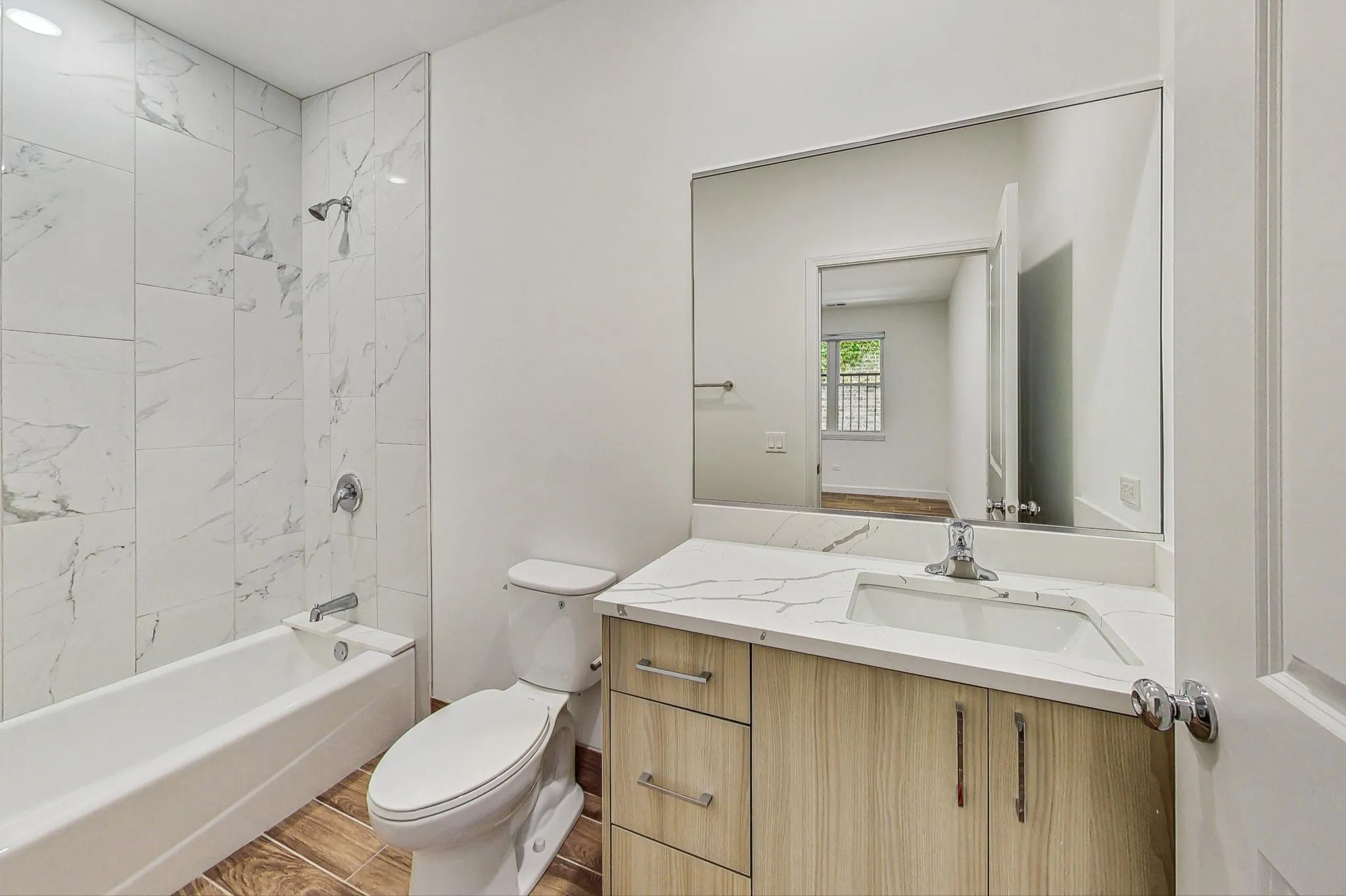 6122 S University Ave, ,  60637, USA 60637-unit#201-Chicago-IL