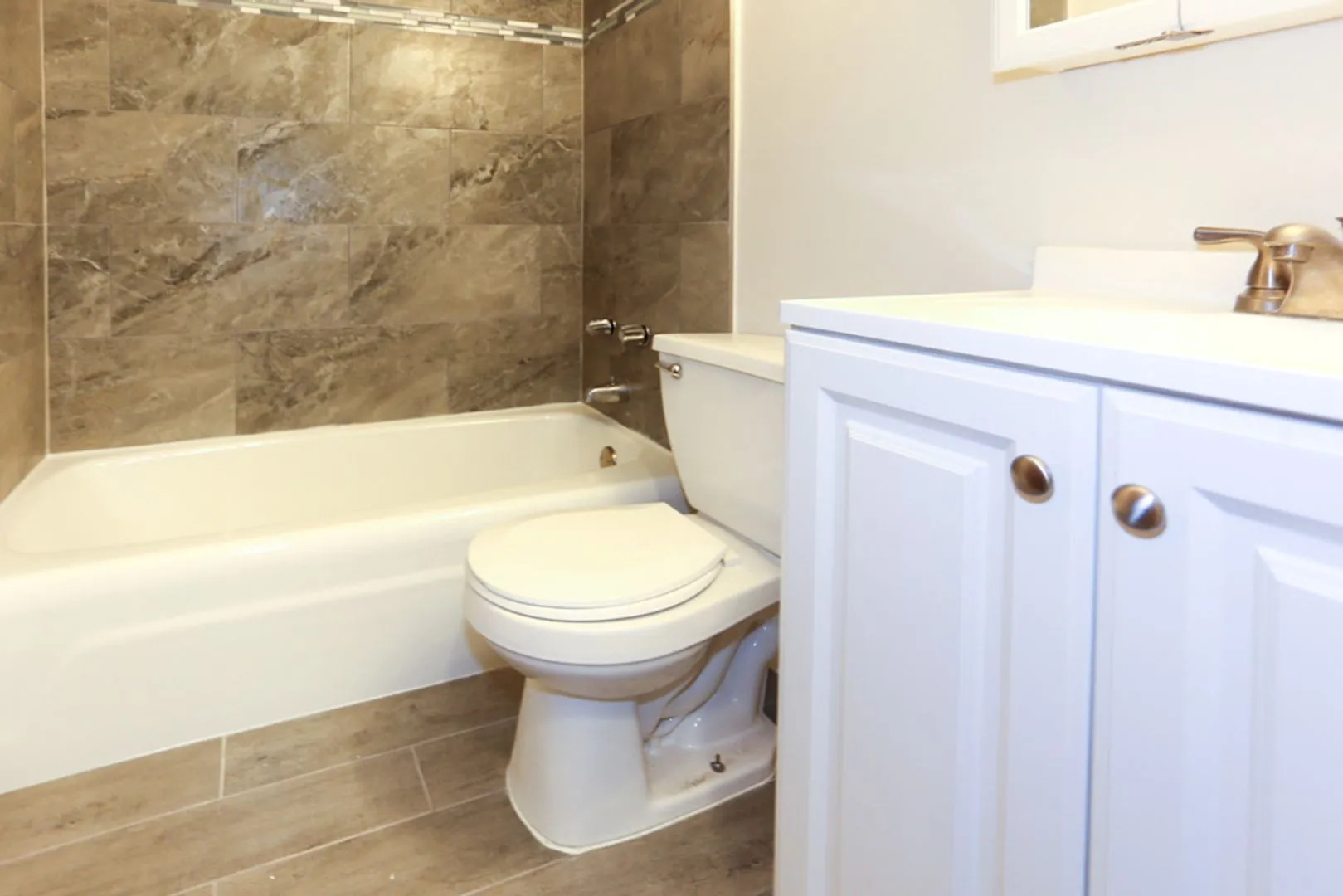 1040 W Hollywood Ave, ,  60660, USA 60660-unit#412-Chicago-IL