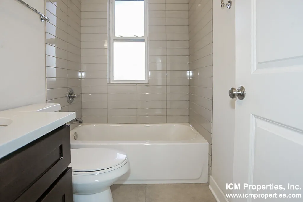 1600 W Belle Plaine Ave, ,  60613, USA 60613-unit#1600-2-Chicago-IL