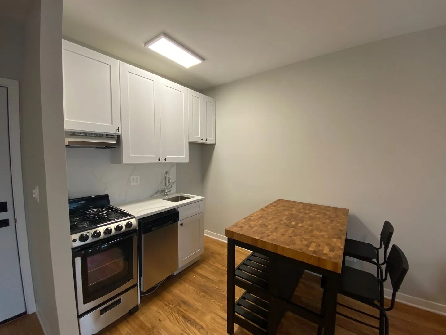 3250 N Pulaski Rd, , 60641, USA 60641-unit#211-Chicago-IL