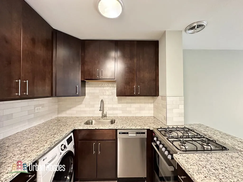 445 W Barry Ave, ,  60657, USA 60657-unit#318-Chicago-IL