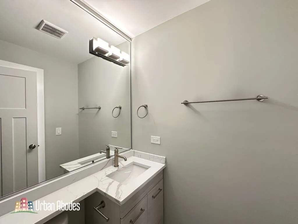 445 W Barry Ave, ,  60657, USA 60657-unit#318-Chicago-IL