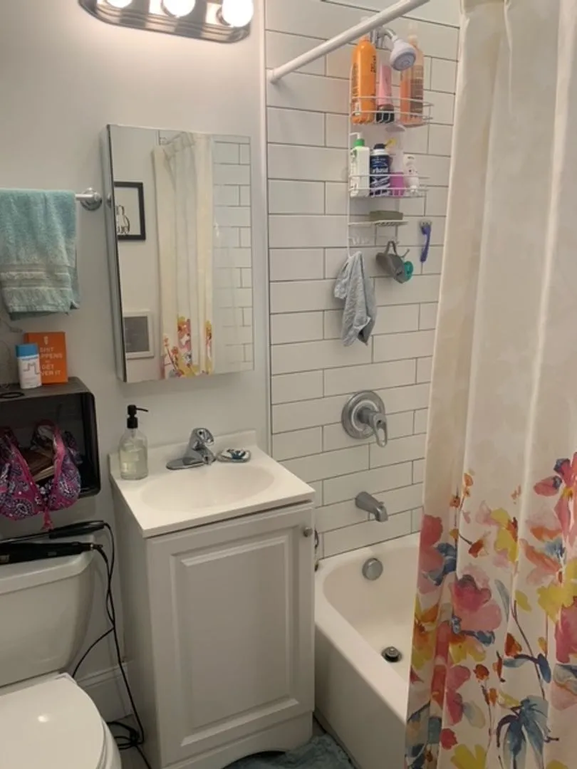 929 W Oakdale Ave, , 60657, USA 60657-unit#GARDEN-Chicago-IL