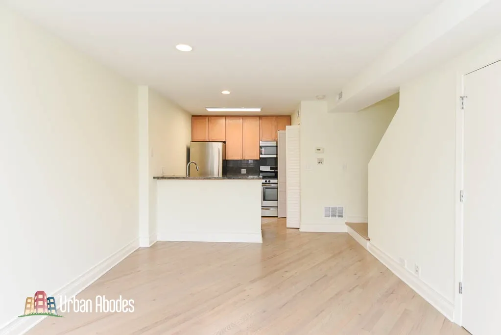 944 W Grace St, ,  60613, USA 60613-unit#B202-Chicago-IL