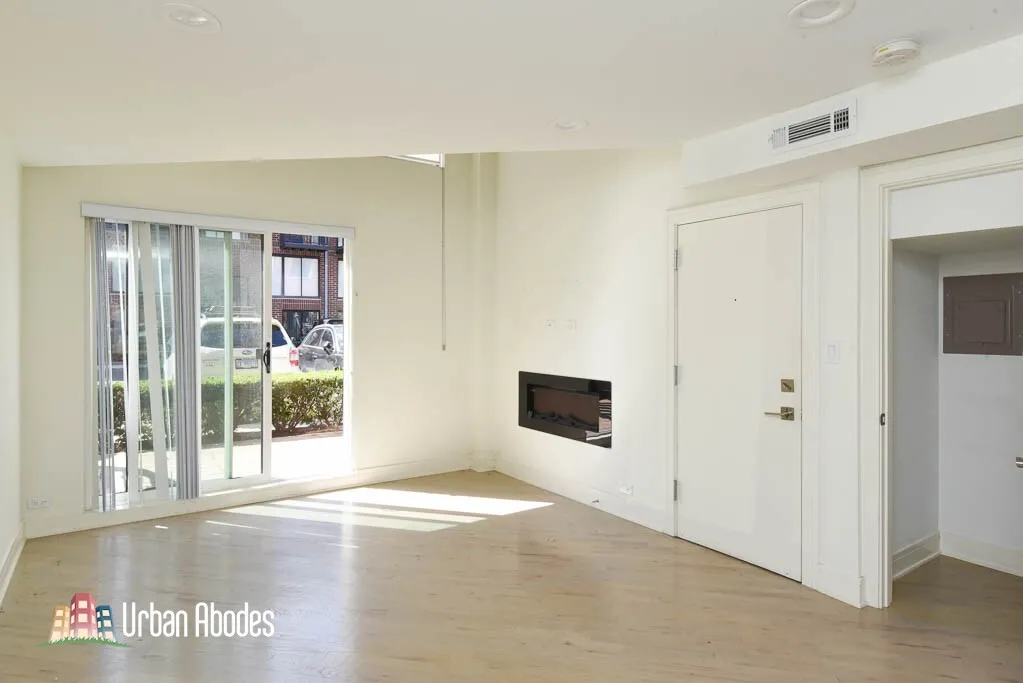 944 W Grace St, ,  60613, USA 60613-unit#C101-Chicago-IL