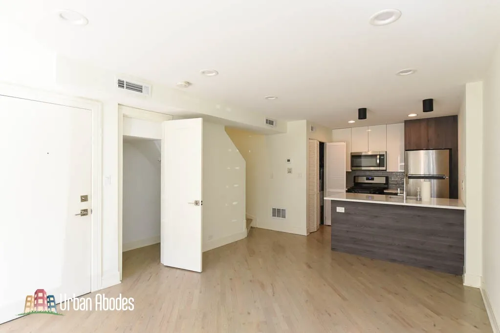 944 W Grace St, ,  60613, USA 60613-unit#C101-Chicago-IL