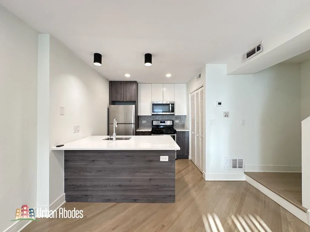 944 W Grace St, ,  60613, USA 60613-unit#G202-Chicago-IL