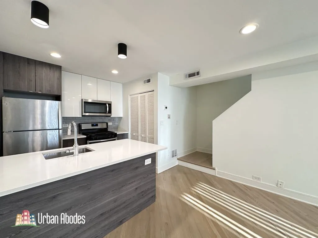 944 W Grace St, ,  60613, USA 60613-unit#G202-Chicago-IL