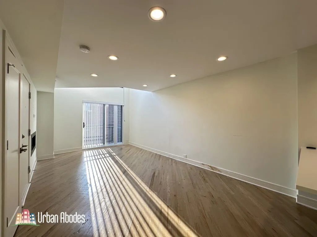 944 W Grace St, ,  60613, USA 60613-unit#G202-Chicago-IL