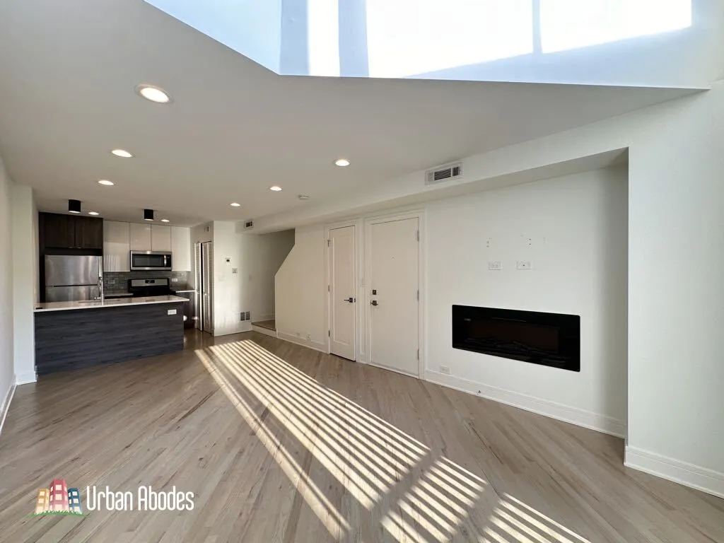 944 W Grace St, ,  60613, USA 60613-unit#G202-Chicago-IL