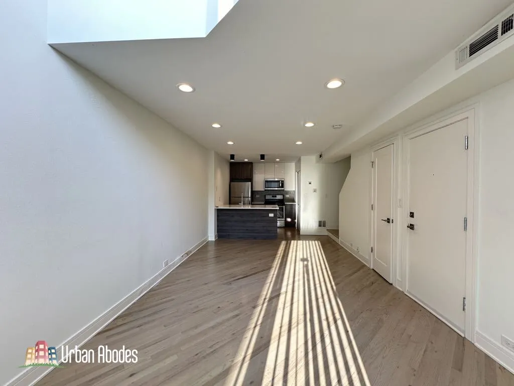944 W Grace St, ,  60613, USA 60613-unit#G202-Chicago-IL