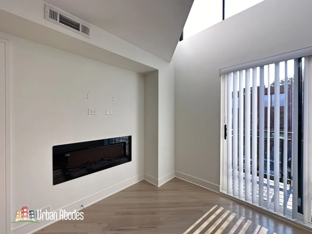 944 W Grace St, ,  60613, USA 60613-unit#G202-Chicago-IL
