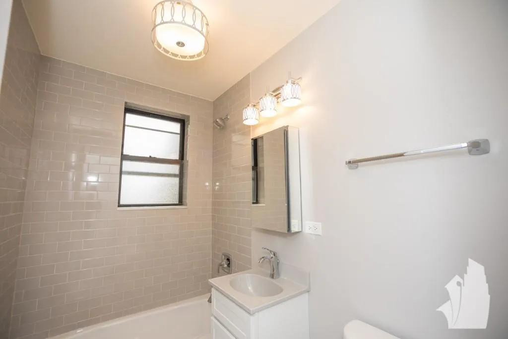 817 W Lakeside Pl, , 60640, USA 60640-unit#311-Chicago-IL