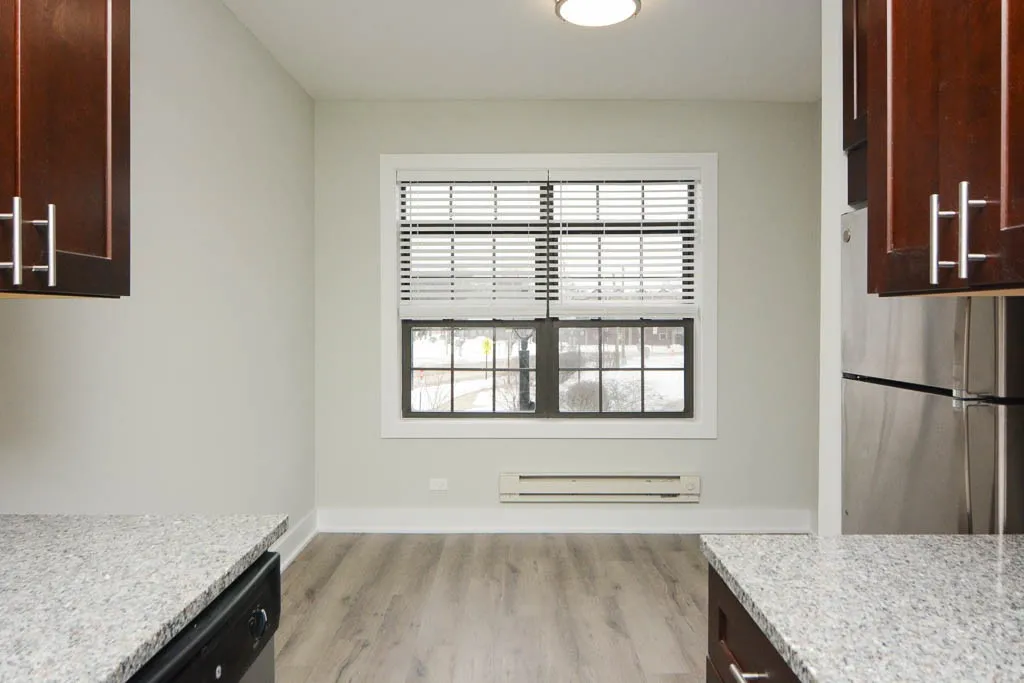725 St Johns Ave, Highland Park,  60035, USA 60035-unit#04-Chicago-IL