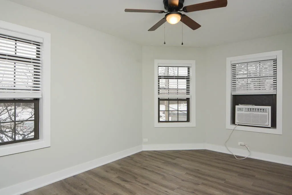 725 St Johns Ave, Highland Park,  60035, USA 60035-unit#04-Chicago-IL